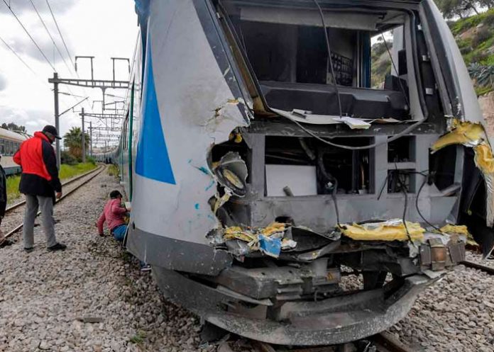 ¡Encontronazo de titanes! Choque de trenes deja 95 lesionados en Túnez