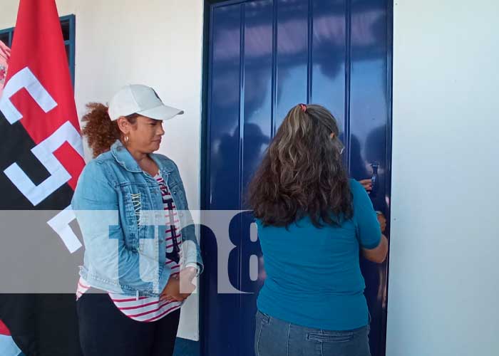 Entrega de una nueva vivienda en un barrio de Managua