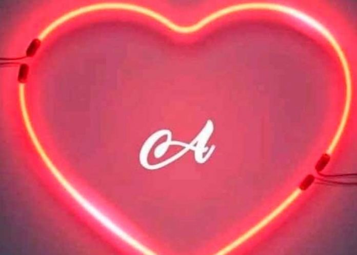 Lo Más Viral de Facebook: ¿Qué significan los corazones neón?