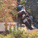 Muere motociclista en accidente de tránsito, tras caer a un cause en Carretera Sur