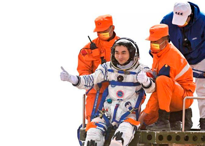 Astronautas de China regresan a la tierra después de seis meses