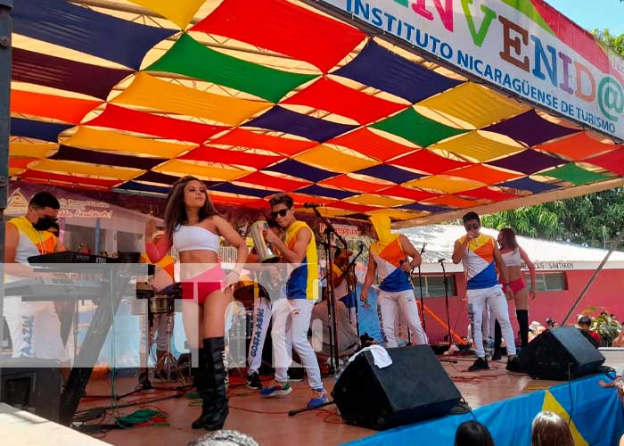 Turistas gozaron de un show con Costa Azul en Xilonem