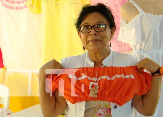 Mujeres de Nicaragua reciben talleres de costura