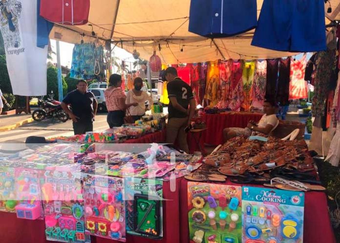 Feria en honor al Día Mundial del Emprendedor en el Puerto Salvador Allende