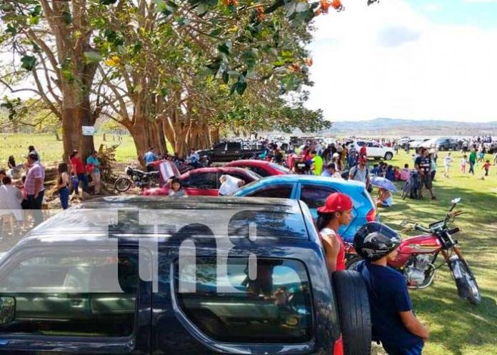 Familias disfrutan de la temporada de verano en centros turísticos de Jinotega