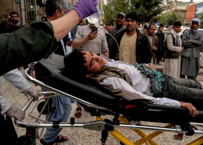 Explosión en mezquita afgana deja decenas de víctimas