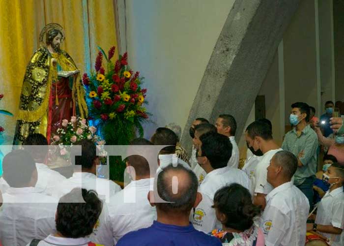 Fieles devotos participan de la bajada de San Marcos Evangelista