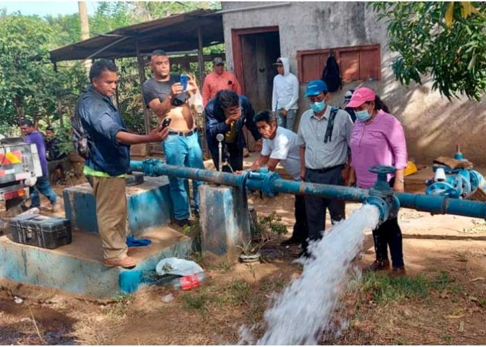Gobierno restablece sistema de agua en comunidades de Masaya