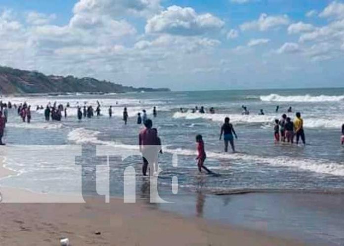 Dos jóvenes son rescatados con vidas luego de casi perecer ahogados en La Boquita, Carazo