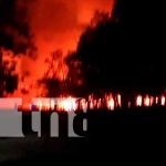 Voraz incendio quema varias manzanas de pastizales en Diriamba