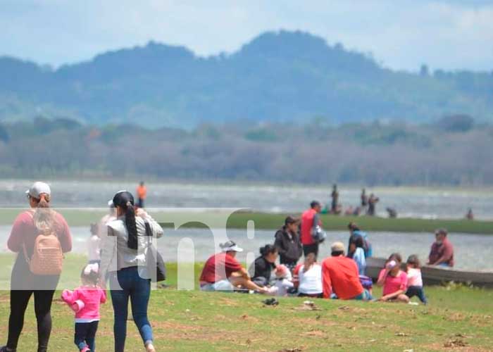 Familias disfrutan de la temporada de verano en centros turísticos de Jinotega