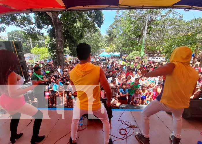 Turistas gozaron de un show con Costa Azul en Xilonem