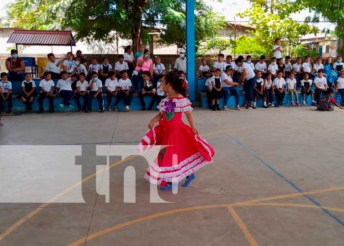 Escuela celebra el Dia internacional del libro