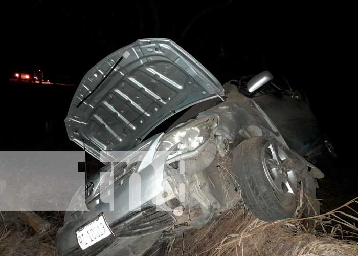 Cinco personas lesionadas deja vuelco de un carro en Rivas