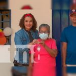 Entregan vivienda digna a ancianita en Managua
