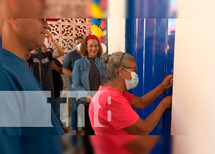 Entregan vivienda digna a ancianita en Managua