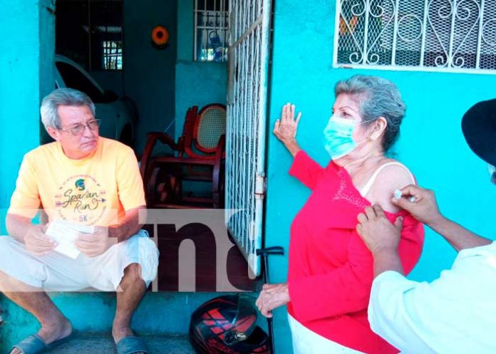 Ciudadanos completaron su esquema de vacuna en el Bo. Ducualí de Managua