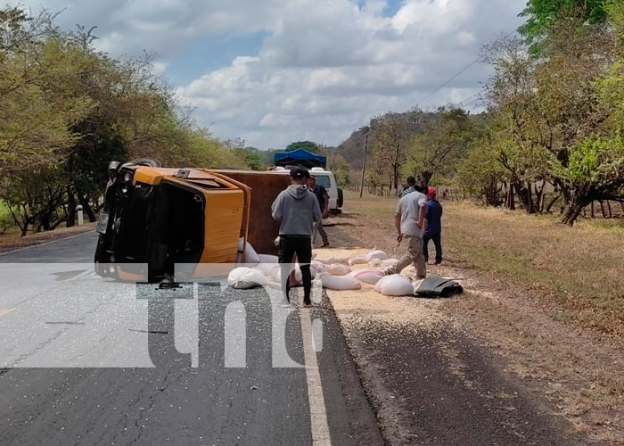 Conductor de camión lesionado al volcarse en Acoyapa, Chontales