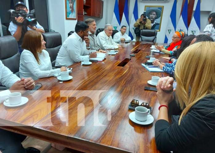 Canciller de Venezuela se reune con autoridades de la Asamblea Nacional de Nicaragua