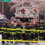Identifican al sospechoso del mortal tiroteo en el metro de Nueva York