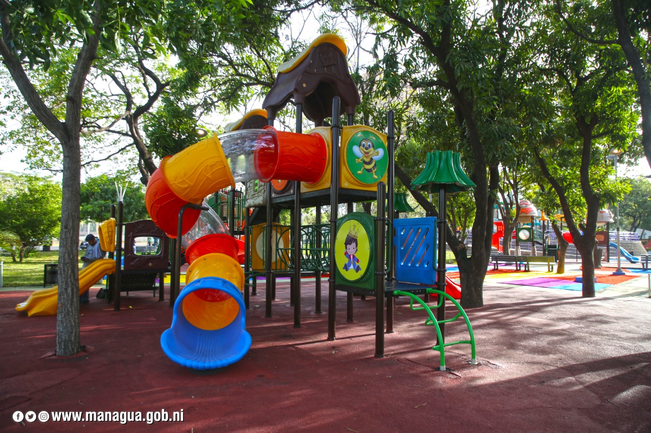 Reinauguran área de juegos en el parque Luis Alfonso Velásquez