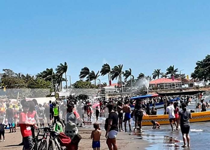 Miles de turistas desbordados en playas del departamento de Rivas