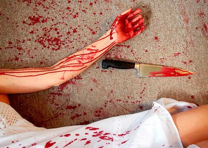 ¡Terror! Fingió estar muerta para que su marido dejara de apuñalarla en Argentina