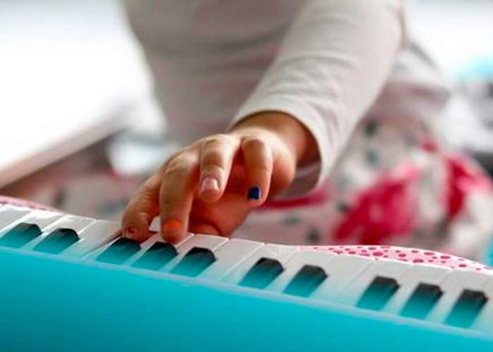 En Colombia: Mató a golpe a su hija por no aprender a tocar el piano