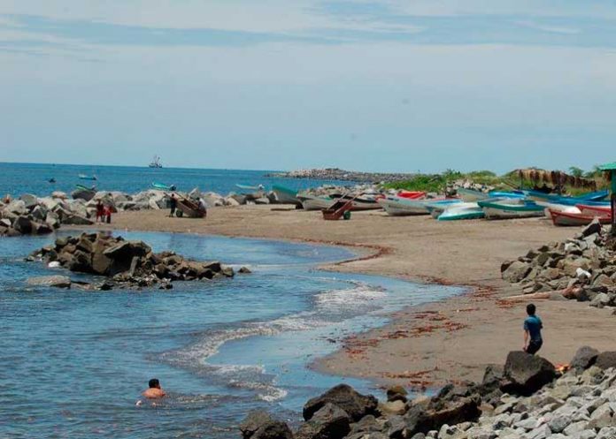 Playa en Puerto Corinto, Nicaragua