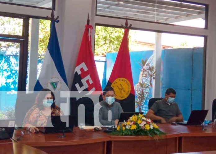 Conferencia de prensa de autoridades educativas en Nicaragua