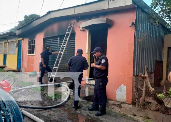 Incendio arrasa con enseres de una vivienda en Managua