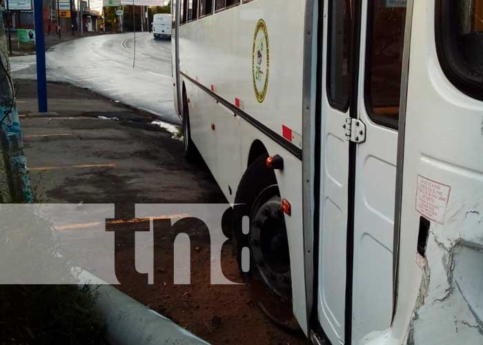 Accidente de bus de la Ruta 108 en Altamira, Managua