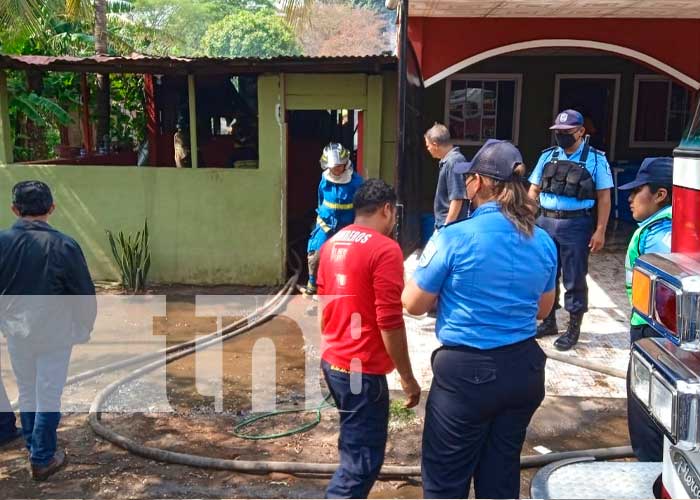 Incendio consume enseres de una vivienda en un barrio de Managua