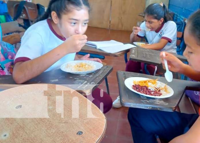 Merienda escolar en colegios de Río San Juan