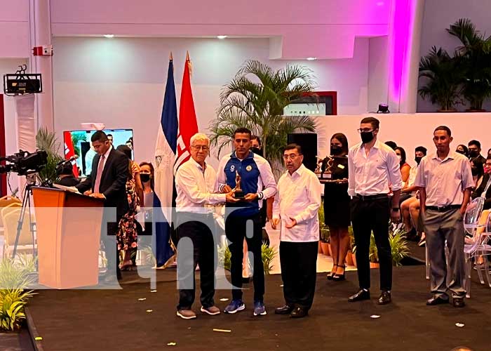 Ceremonia de entrega de reconocimientos a deportistas en Nicaragua