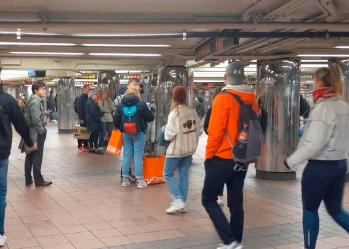 Violencia incontrolable en Nueva York: Apuñalan a mujer en el Metro