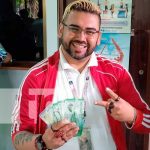 Trabajador del MINSA Nicaragua contento con su pago de mayo