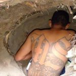 Pandillero construye cueva para esconderse de la policía en El Salvador