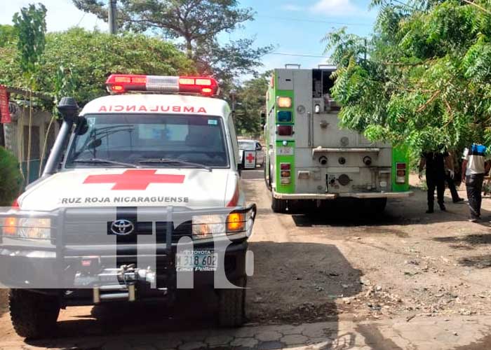Atención a emergencia en Tipitapa por señora que cayó en sumidero