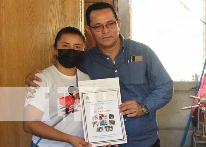 Entrega de títulos de propiedad a familias de Estelí, Nicaragua