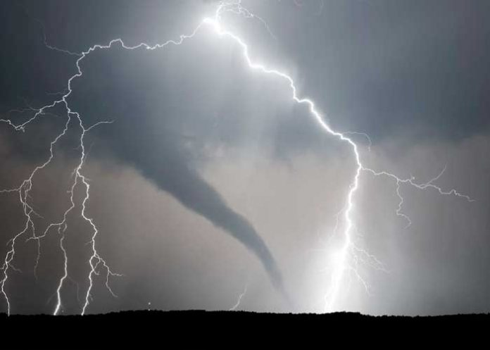 ¡No da tregua la naturaleza! Tornados en Texas dejan a 23 heridos