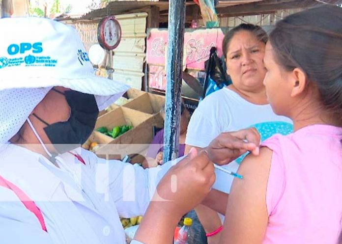Jornada de aplicación de vacunas en el barrio Pantasma, Managua
