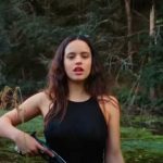 El nuevo video de Rosalía narra una historia de supervivencia
