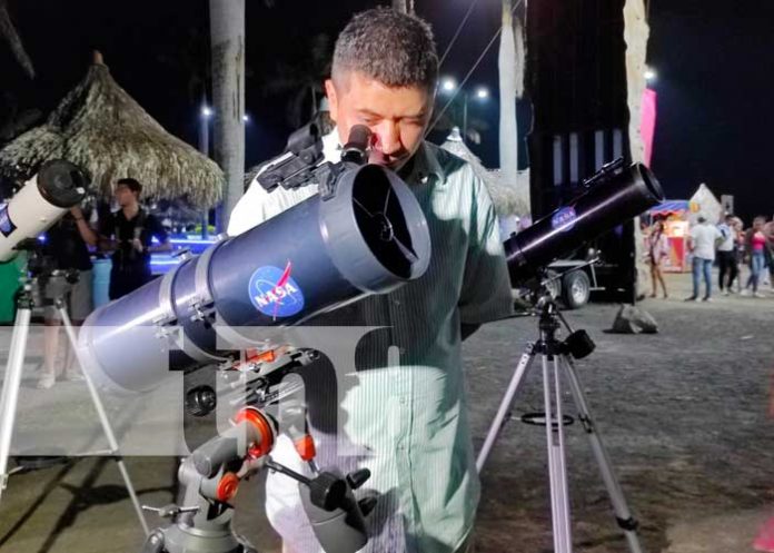 Familias de Nicaragua observan primer eclipse total de luna del año 2022