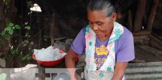 Crónica Tn8 premia a madre vendedora en el Barrio Rene Núñez, Managua