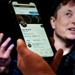 Elon Musk pide información de "bots" en Twitter para cerrar la compra