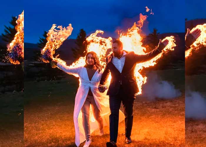 Novios entran a su boda envueltos en llamas por una "poderosa" razón
