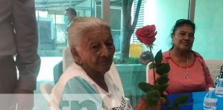Honran a Madres de héroes y mártires del distrito II de Managua