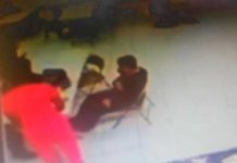 Madre golpea a un niño en Florida
