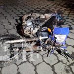 Motociclista fallece tras estrellarse contra camioneta en Managua